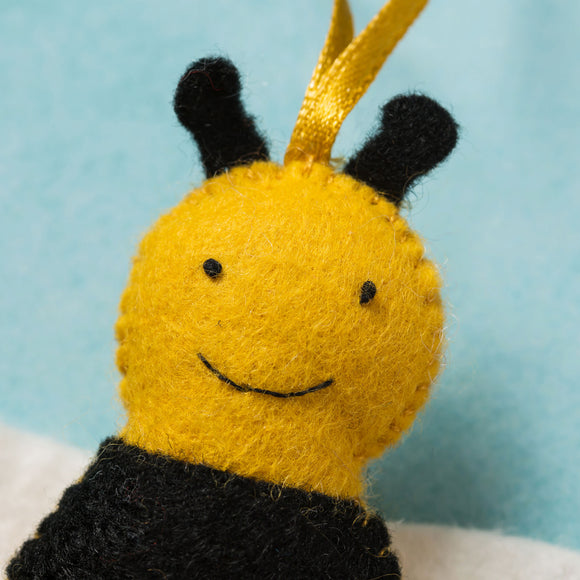 Corinne Lapierre Bee and Flower Felt Craft Kit. A felt striped bee & white daisy flower.