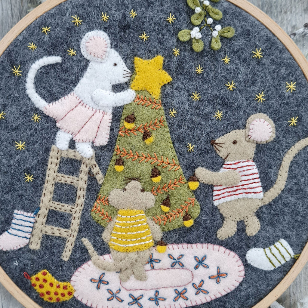 Felt embroidery hoop kit with 3 little mice decorating their Christmas tree. Design by Corinne Lapierre