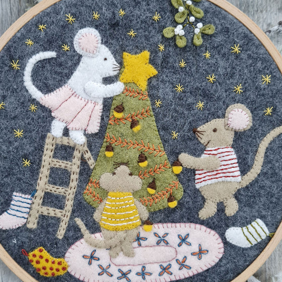 Felt embroidery hoop kit with 3 little mice decorating their Christmas tree. Design by Corinne Lapierre