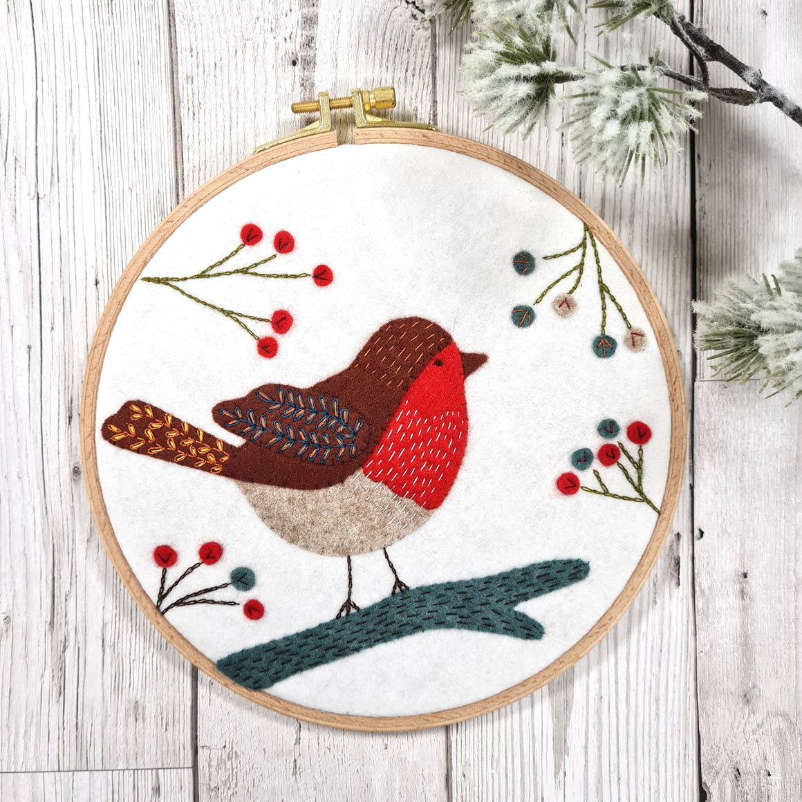 Corinne Lapierre applique hoop felt robin craft kit. Felt robin & berries, set in a wooden embroidery hoop.