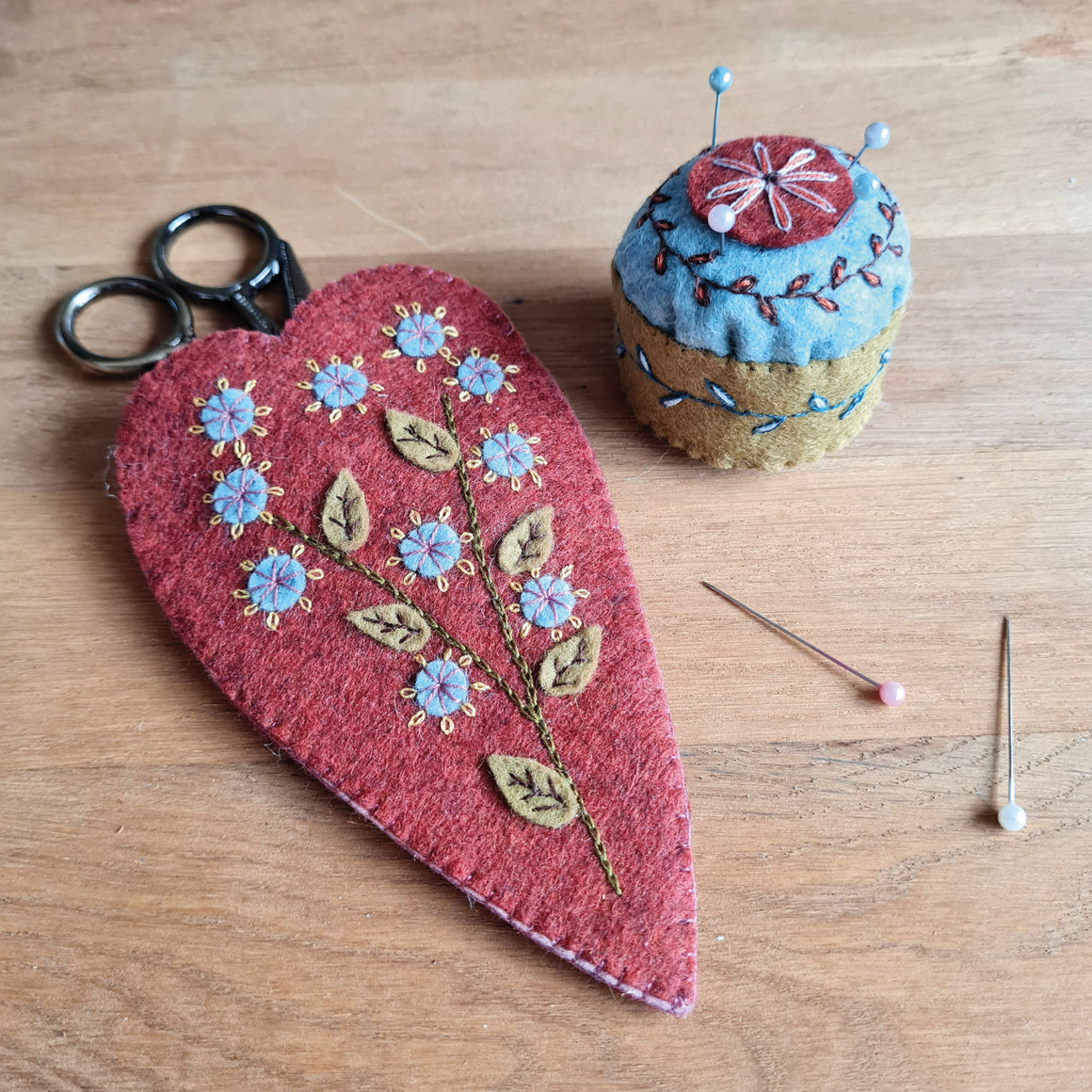 Embroidered Scissors Pouch & Mini Pincushion Felt Craft Mini Kit